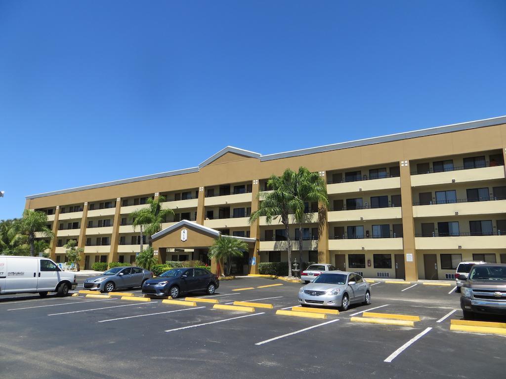 Super 8 By Wyndham Φορτ Μάγιερς Εξωτερικό φωτογραφία