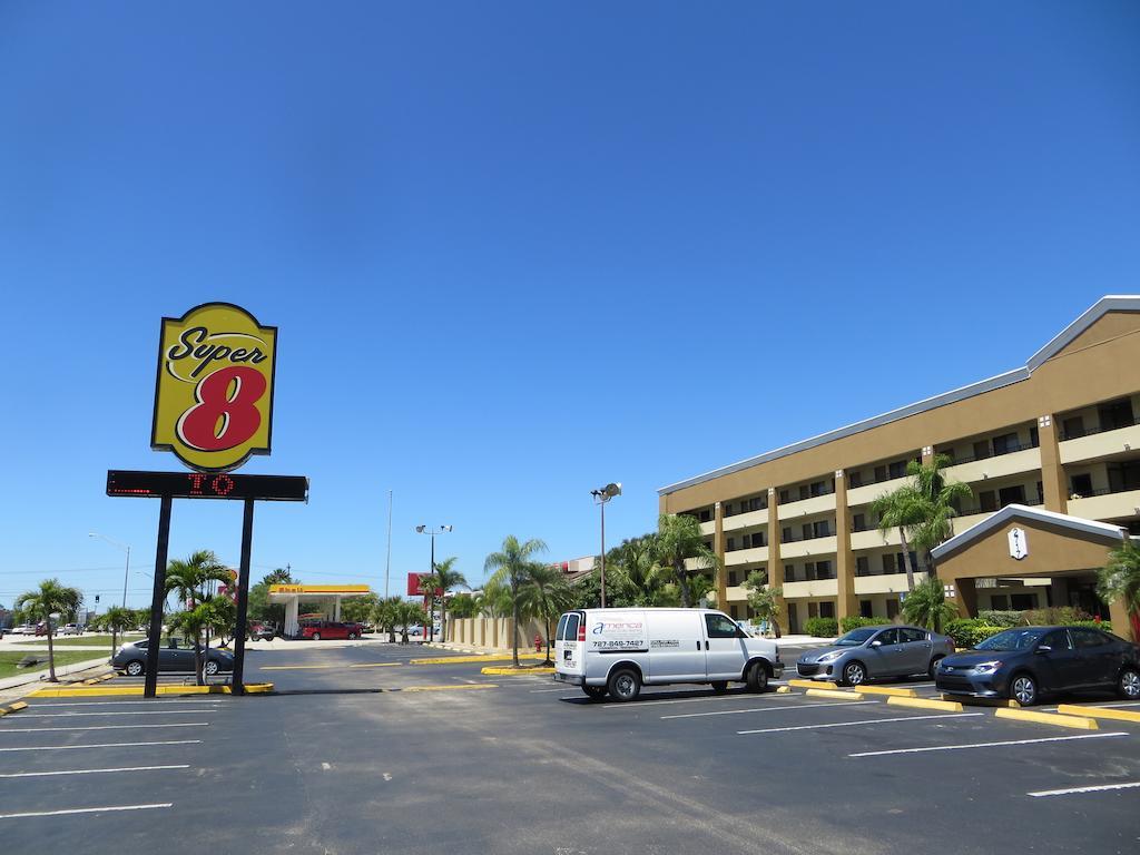 Super 8 By Wyndham Φορτ Μάγιερς Εξωτερικό φωτογραφία